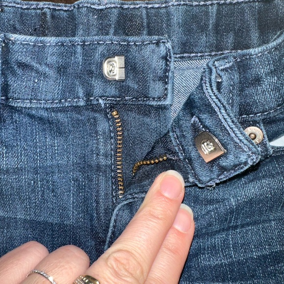 Girls Premium LEVIS Jeans - Picture 3 of 4